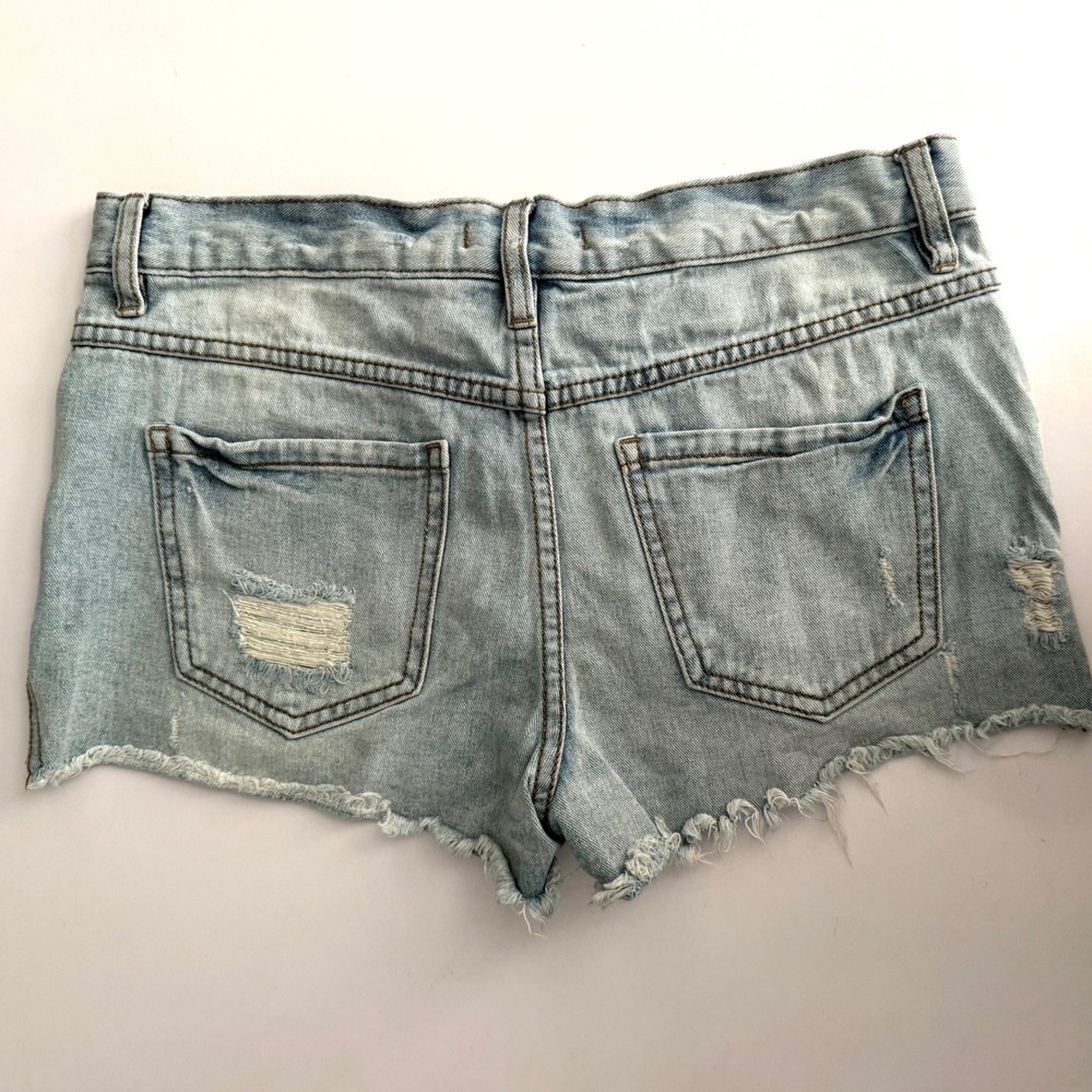 Free People Womens Light Wash Distressed Denim Cut Off Shorts Button Fly Size 27 - Picture 2 of 16